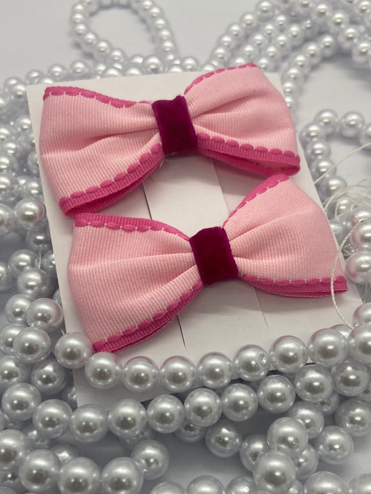 Baby pink mid-sized bow